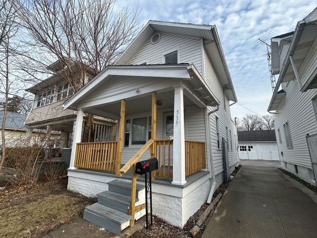 Building Photo - 535 Milton St