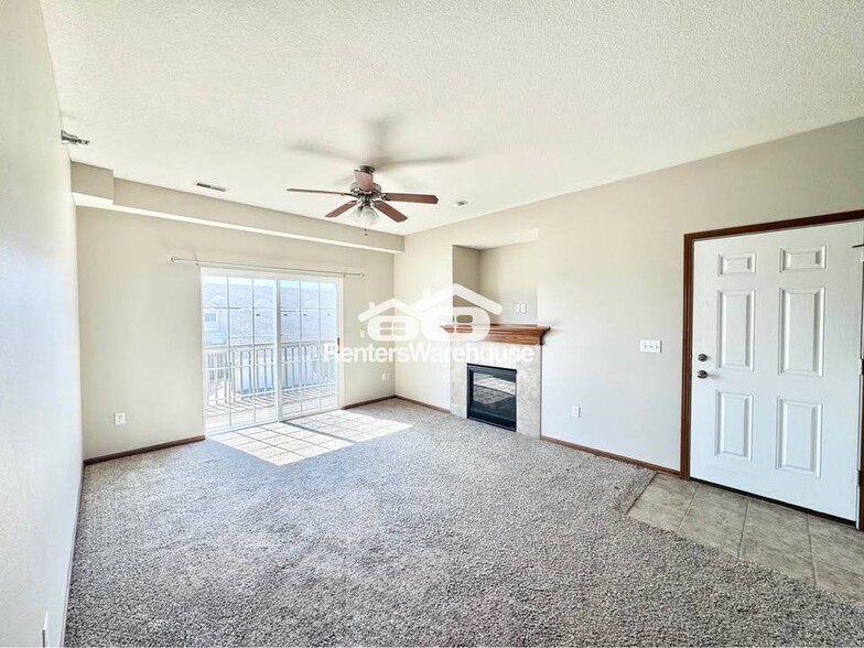 Building Photo - 1624 NW Prairie Lakes Dr