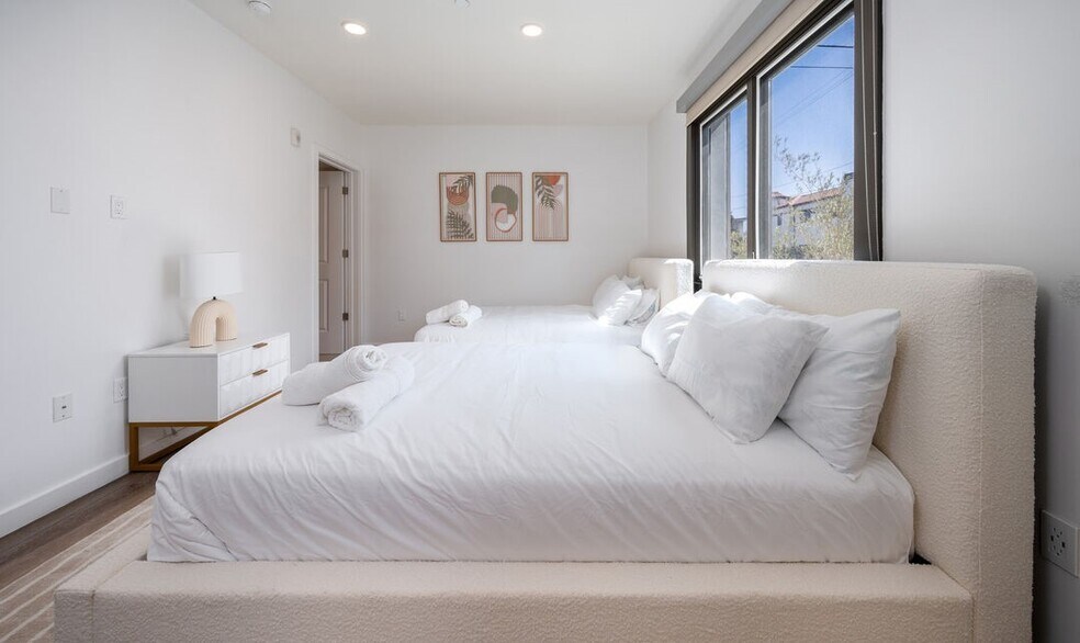 Building Photo - 1070 S Bedford St