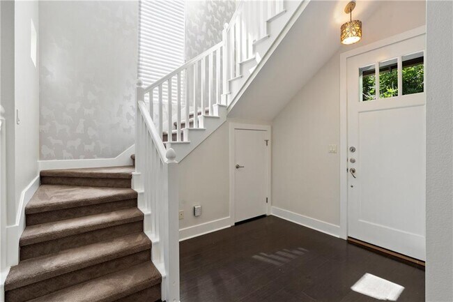Building Photo - 5010 Finley Dr