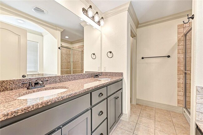 Building Photo - 103 NE Chicory Ln