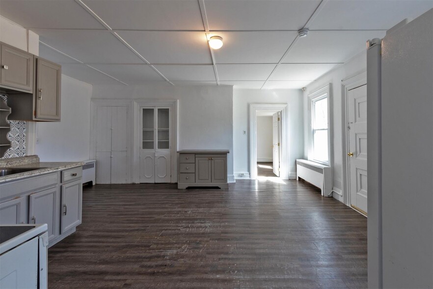 Building Photo - 5625-5639 NY-82