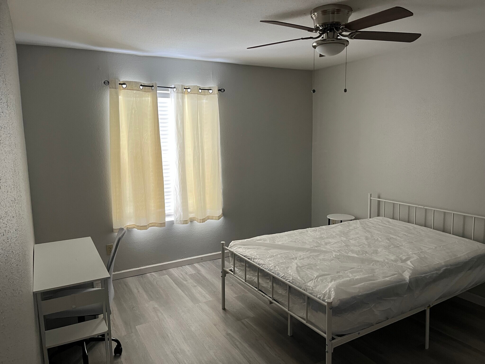 Building Photo - 904 University Oaks Blvd