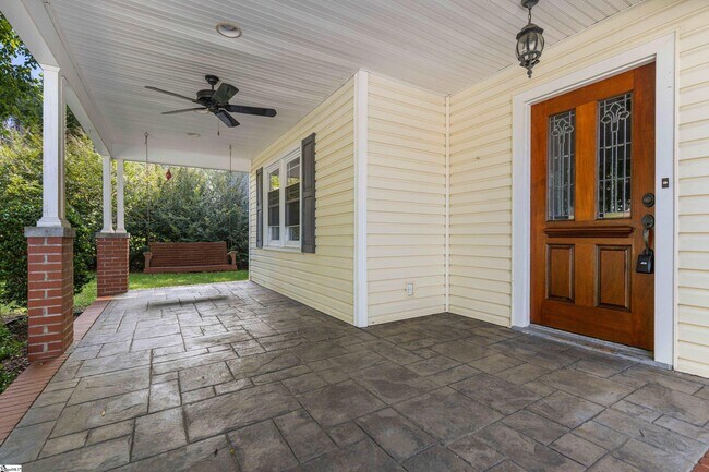 Building Photo - 112 N Rockview Dr