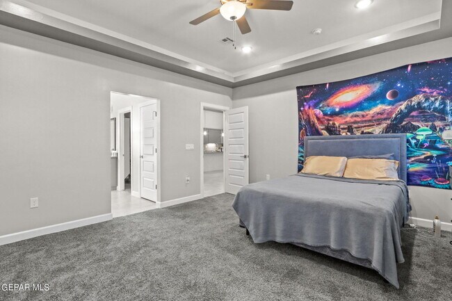 Building Photo - 12300 Desert Heights Ct