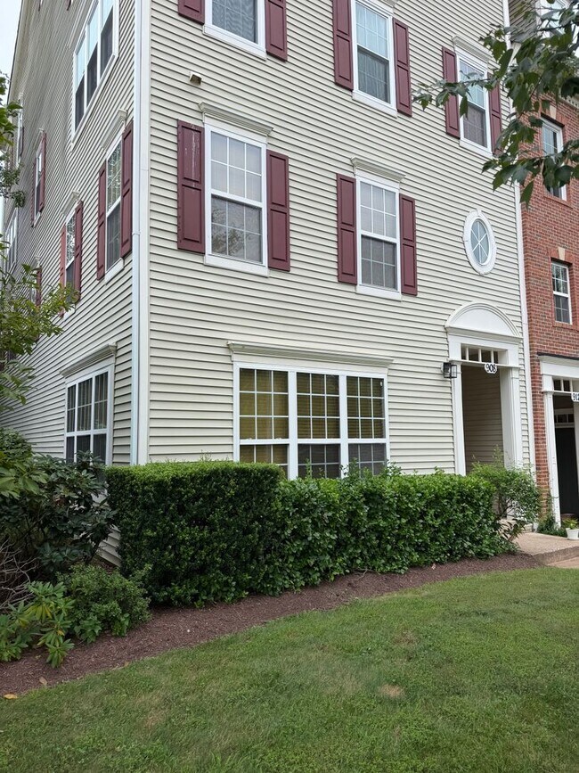 Building Photo - 908 Orchard Ridge Dr
