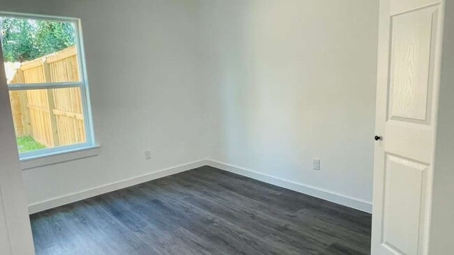 Building Photo - ? Brand-New Unit – 3 Bedrooms, 2.5 Bathroo...