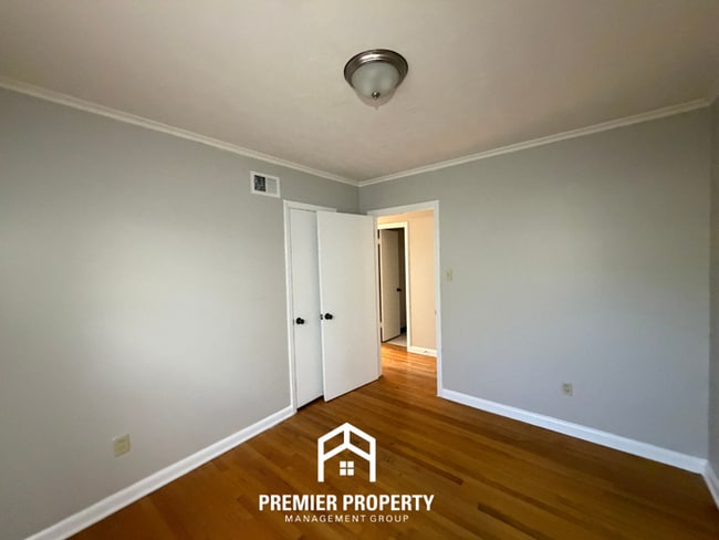 Building Photo - 3-Bedroom Memphis Home Near East Memphis with Fenced Yard