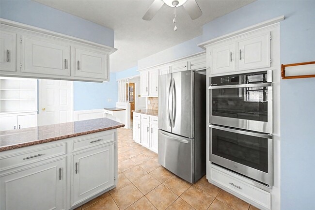 Building Photo - 11703 Parkriver Dr