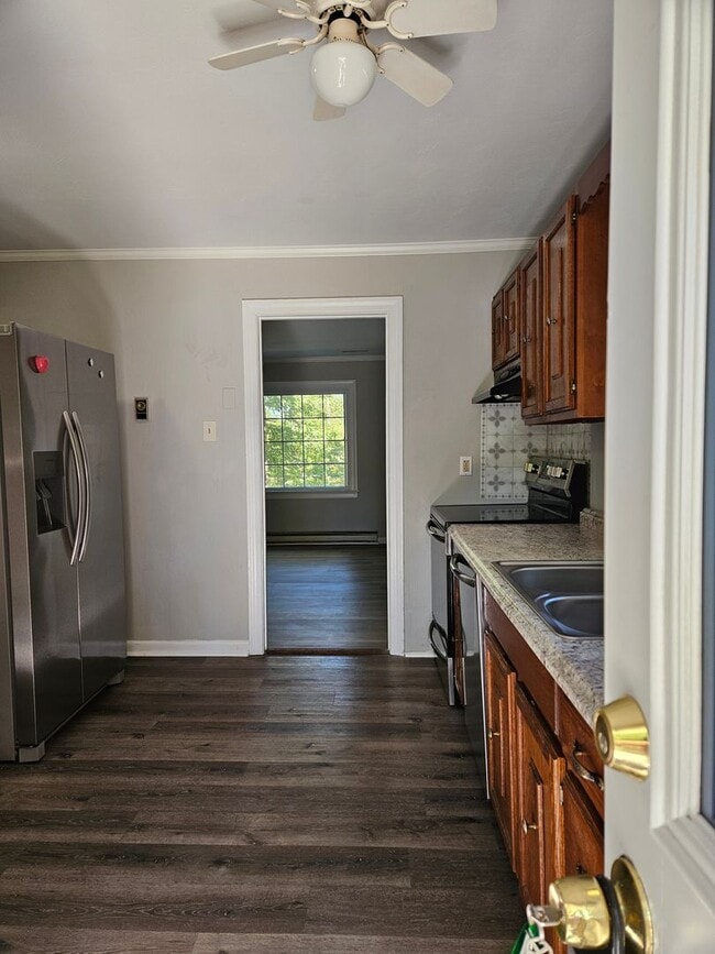 Building Photo - Charming Updated 3 Bedroom Home with Large...