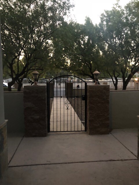 Building Photo - 7550 Rancho Destino Rd