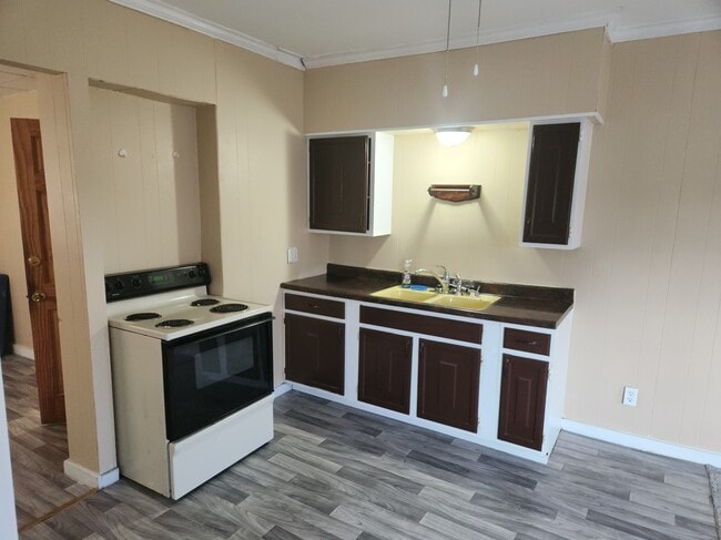 Building Photo - 600 W Station St