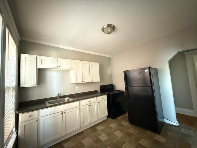 Building Photo - 4858 Commonwealth St