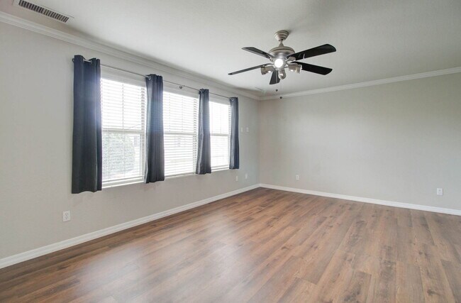 Building Photo - 2143 W Marconi Ave