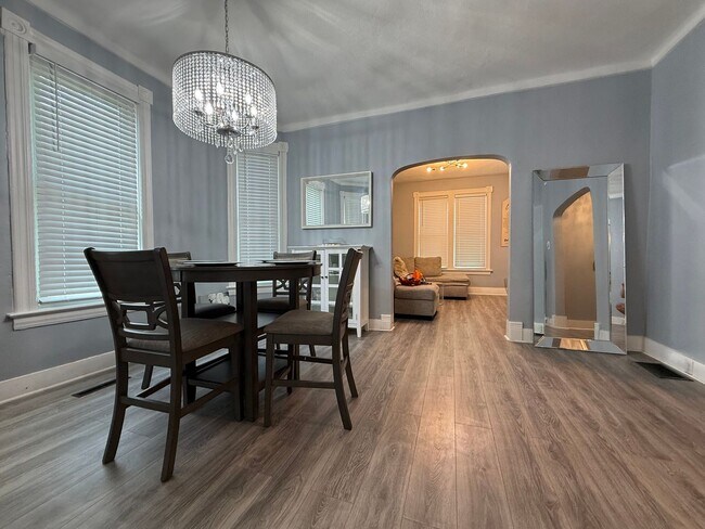 Building Photo - Stunning 3 Bedroom 1 Bathroom Single Famil...