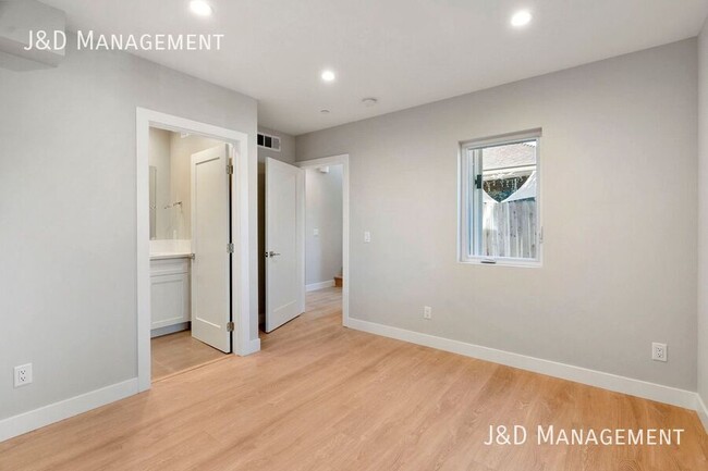 Building Photo - Brand New Build - Beautiful New Townhome