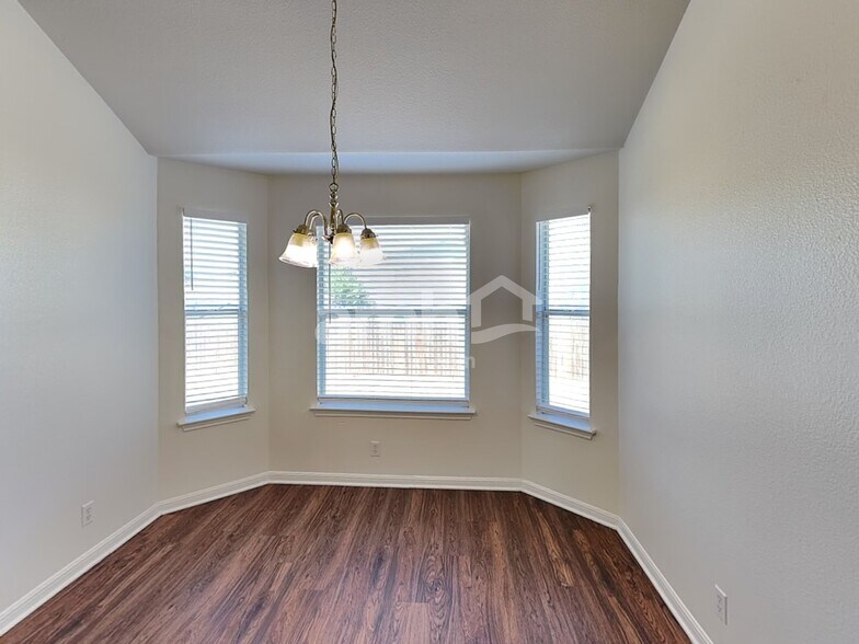 Building Photo - 386 Stennis