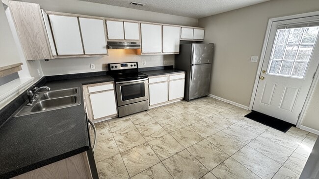 Building Photo - 509 Timberlake Trail