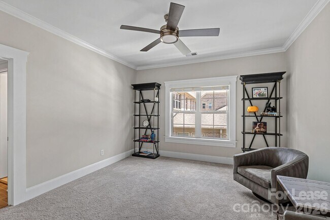 Building Photo - 3813 Lakeside Dr