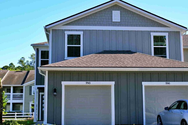 Primary Photo - Stunning 3-Bedroom Townhome for Rent in Ba...