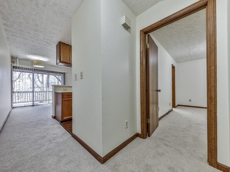 Building Photo - 1101 Fairway Oaks