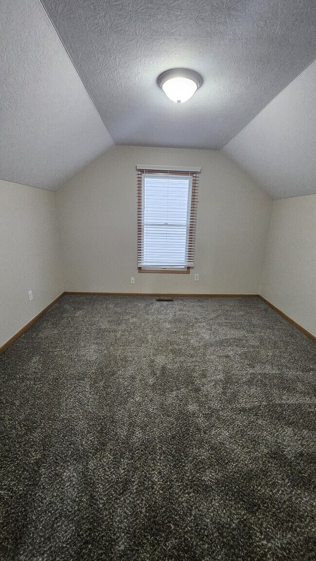 Building Photo - 8568 Clover Glade Dr