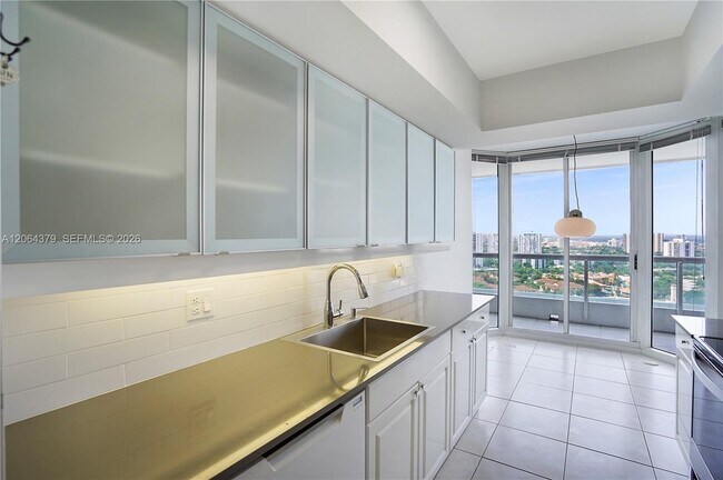 Building Photo - 21205 Yacht Club Dr