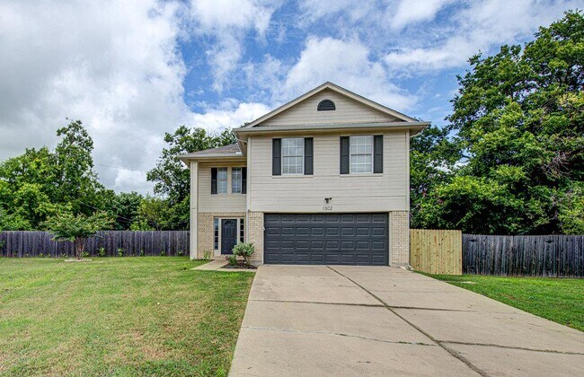 Primary Photo - 1302 Crete Ln