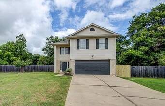 Building Photo - 1302 Crete Ln
