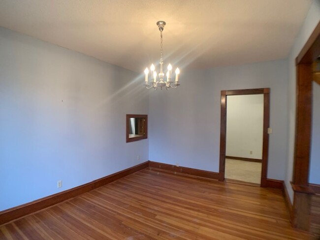 Building Photo - 3 BR/2 BA Single-Family Home With Lake Min...