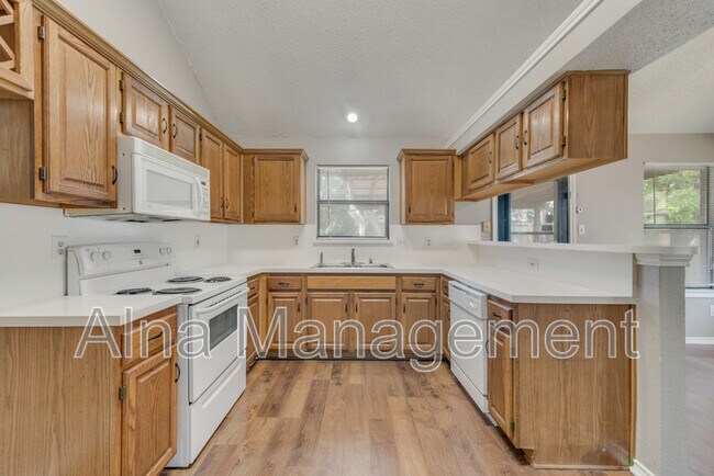 Building Photo - 8701 Pheasant Run Dr