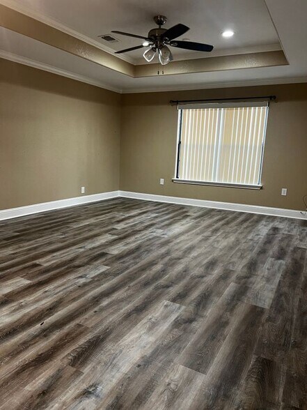 Building Photo - 1415 E Denman Ave