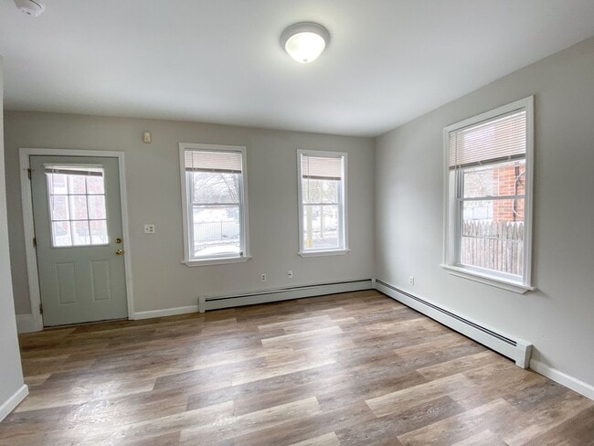 Building Photo - Gorgeous single-family home near Hartford ...