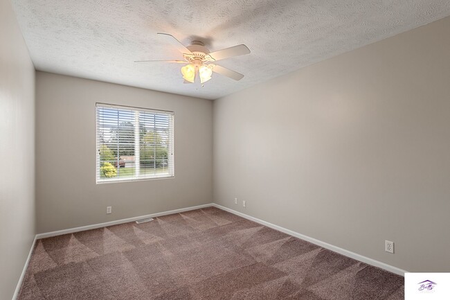 Building Photo - RENTAL PENDING