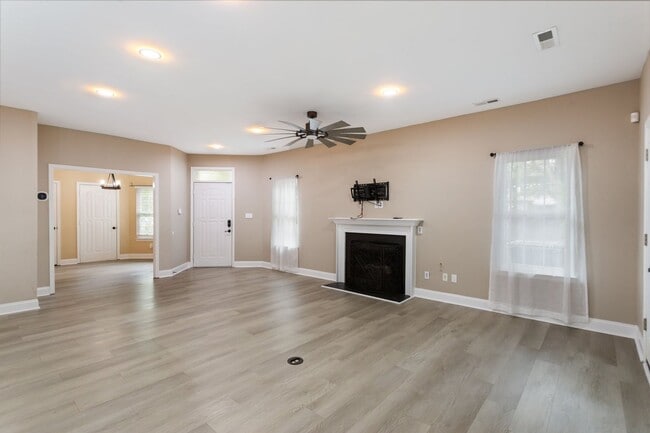 Building Photo - Spacious Kiln Creek Home with Smart Tech, ...