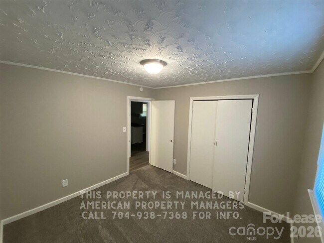 Building Photo - 501 Rosemont Ave