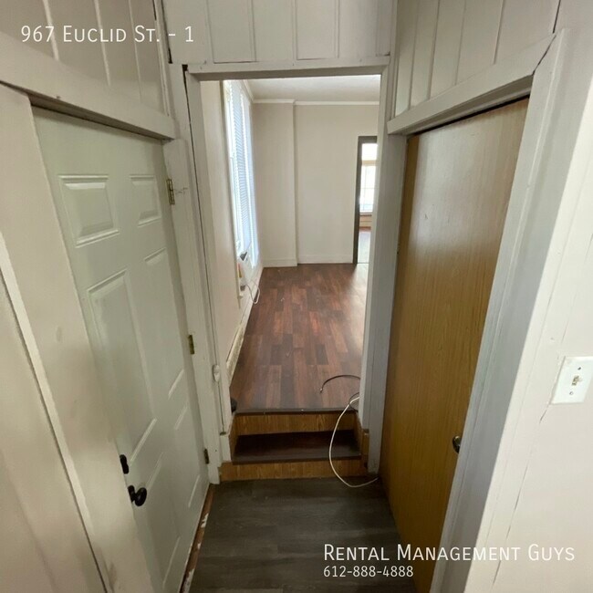 Building Photo - 967 Euclid St
