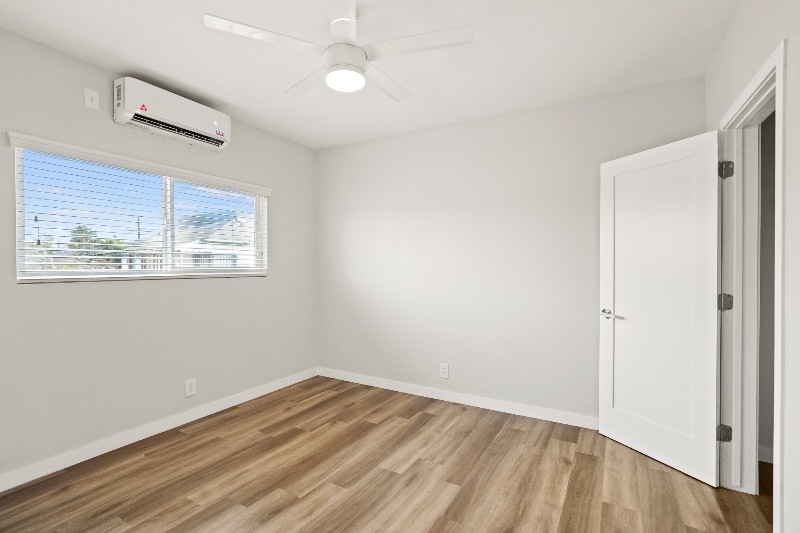 Building Photo - 1352 W 36th St