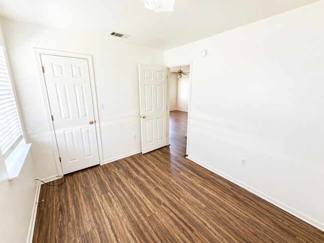 Building Photo - 204 W Avenue F
