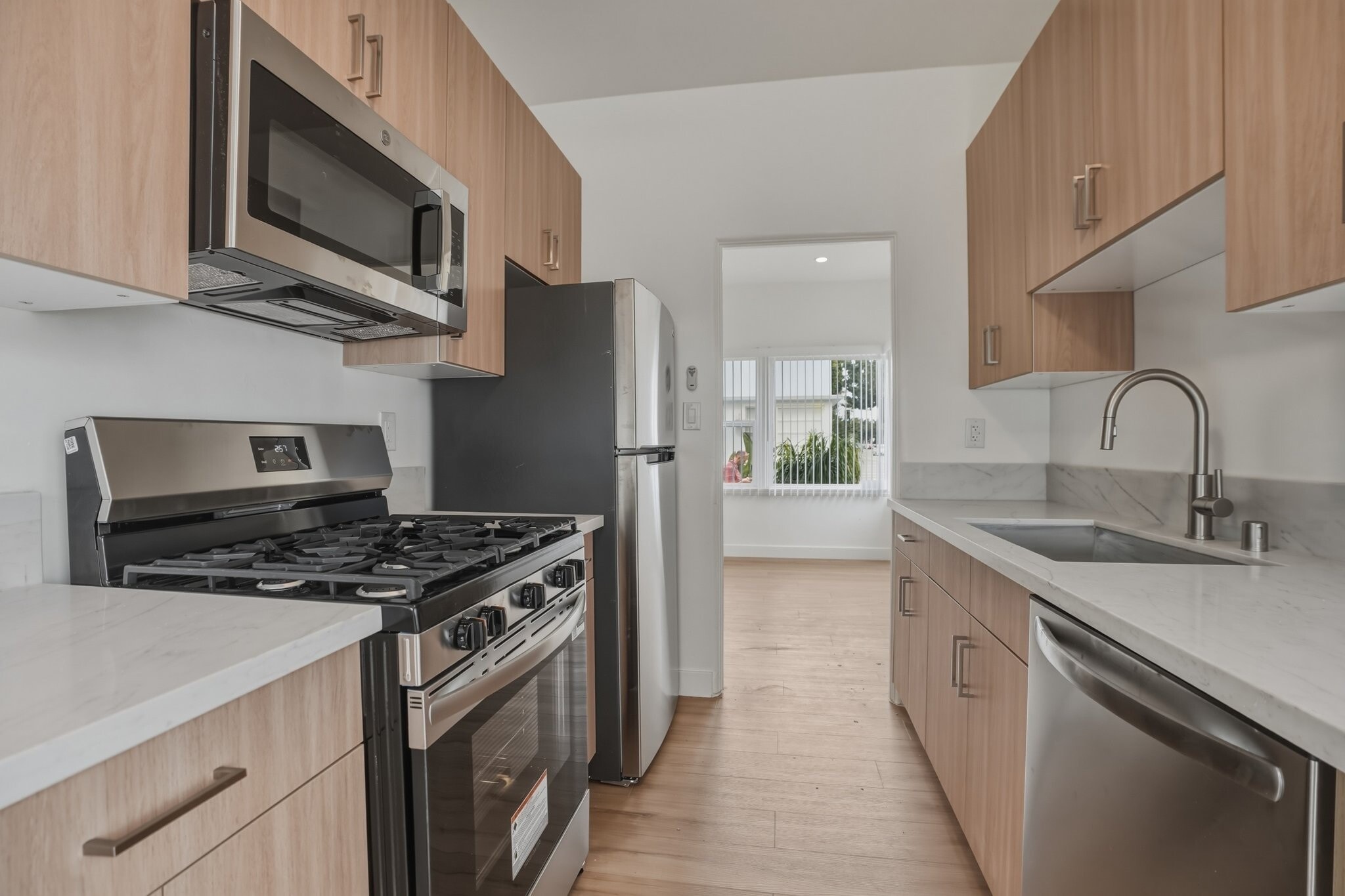 Building Photo - 2317 Ocean Park Blvd