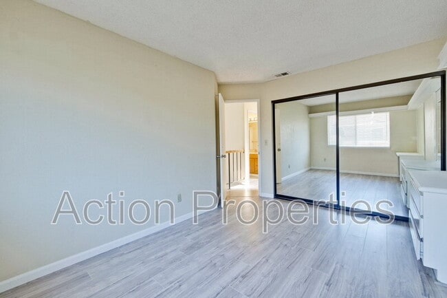 Building Photo - 1999 Garden Bing Cir