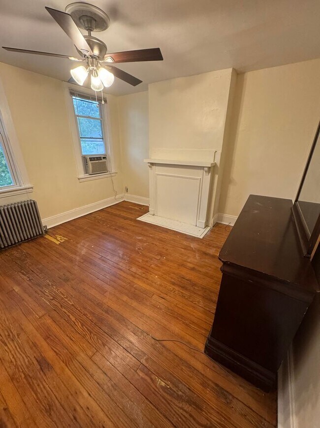 Building Photo - 2450 Starkamp St