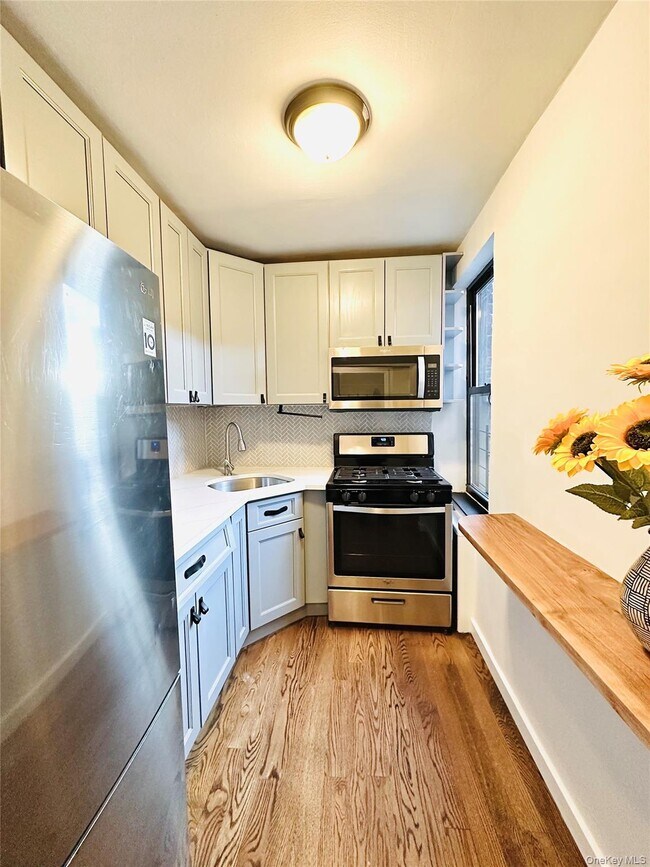 Building Photo - 52-25 39th Rd