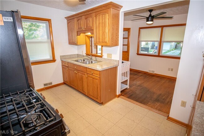 Building Photo - 14014 Emery Ave