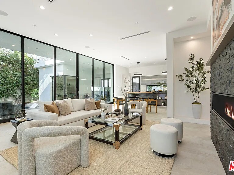 Building Photo - 1621 N Fairfax Ave