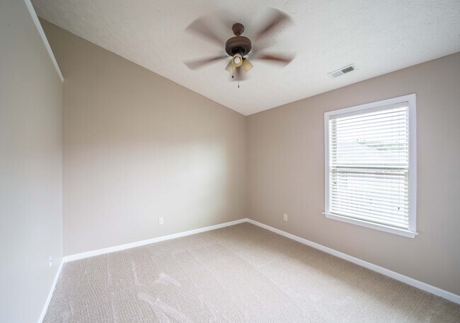 Building Photo - 2 Brentview Dr