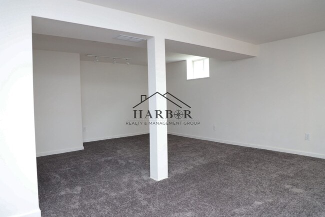 Building Photo - Single Family Home in SE Rochester Availab...