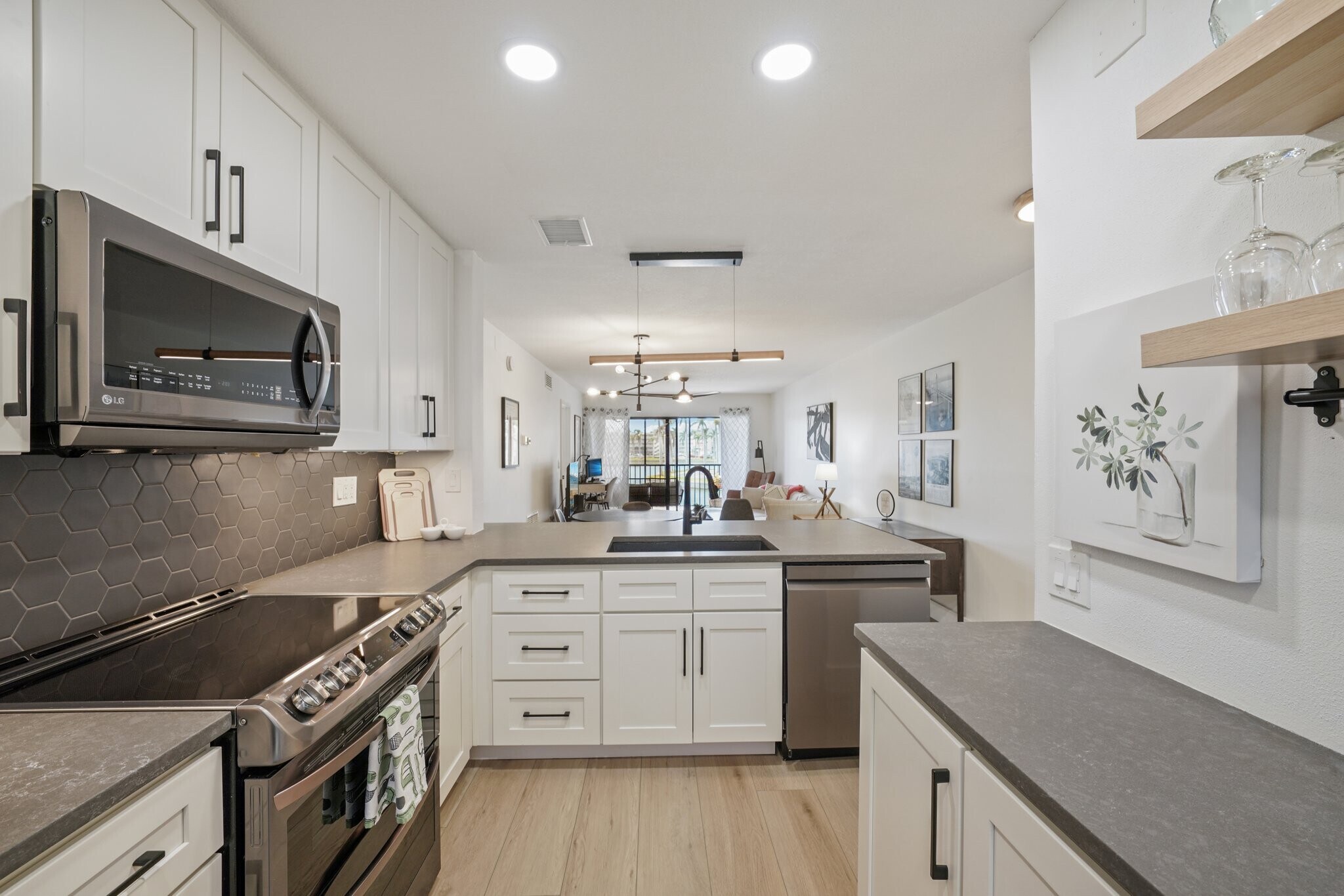 Building Photo - 6277 Bahia del Mar Blvd