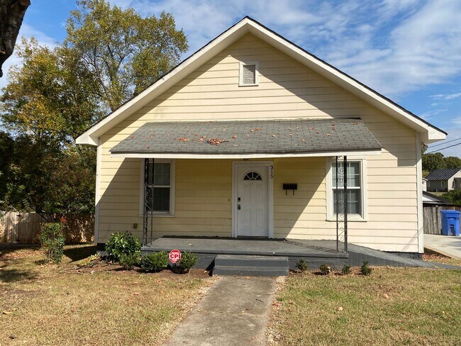 Primary Photo - Cozy 2 Bed/2 Bath 1 Story Bungalow - Large...