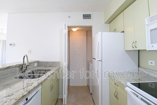 Building Photo - 8861 colonnades Ct W